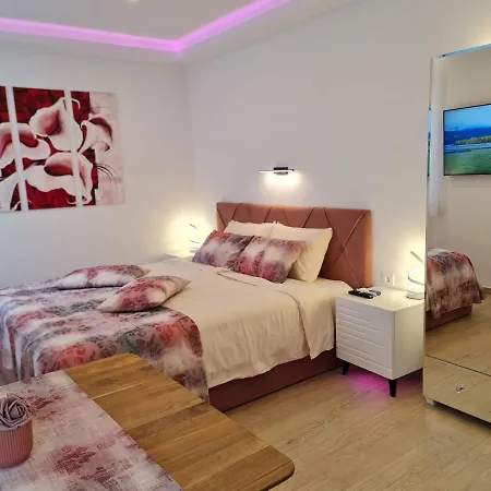 アパート Restaurant & Getaway Pri Kobalu