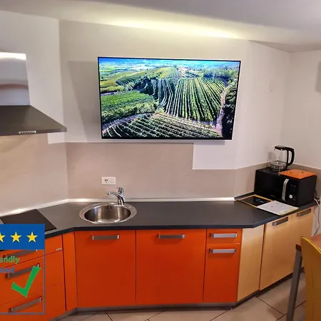 アパート Restaurant & Getaway Pri Kobalu *